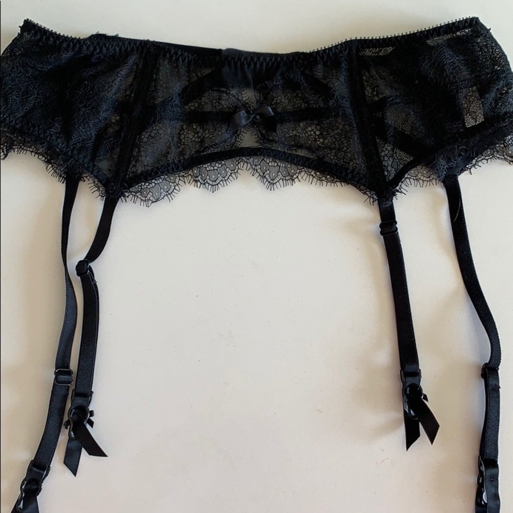 Victoria’s Secret Lace Garter Belt